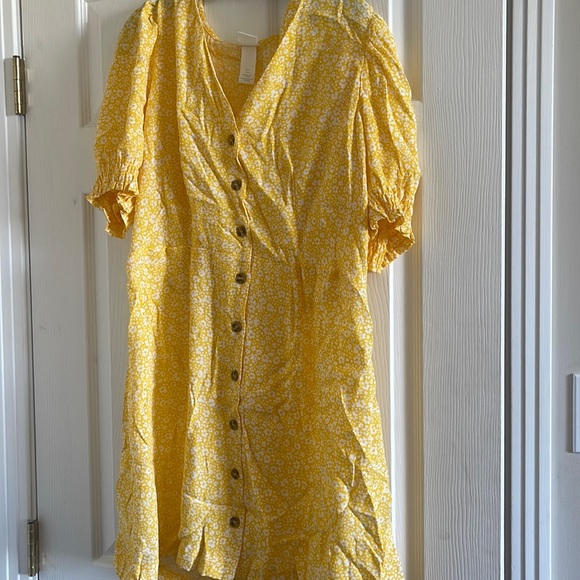 Yellow button up floral dress size large - Picture 2 of 2